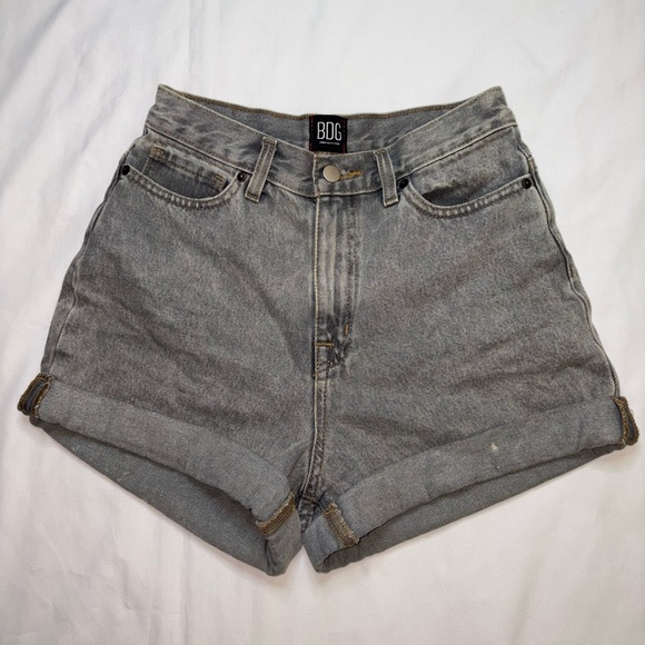 BDG Urban Outfitters Size 26 Grey Mom Fit High Waisted Jean Shorts - Picture 1 of 11